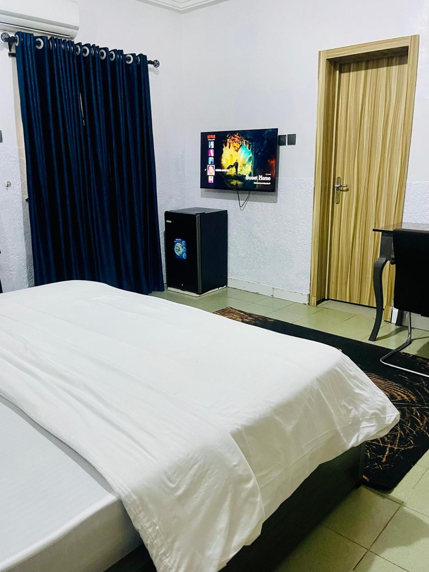 Weena Hotel & Resort Lagos Exterior photo