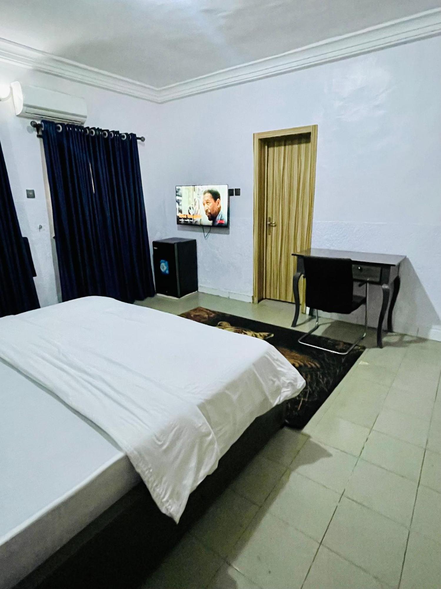 Weena Hotel & Resort Lagos Exterior photo